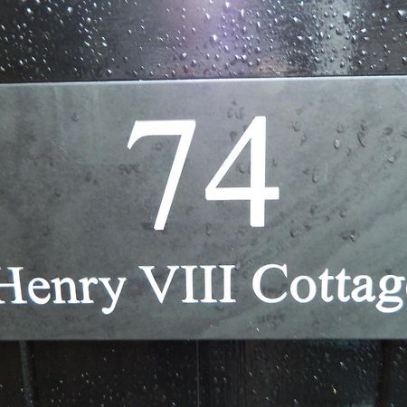 Henry VIII Cottage In The Heart Of Henley Экстерьер фото