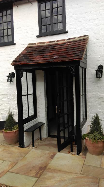 Henry VIII Cottage In The Heart Of Henley Экстерьер фото
