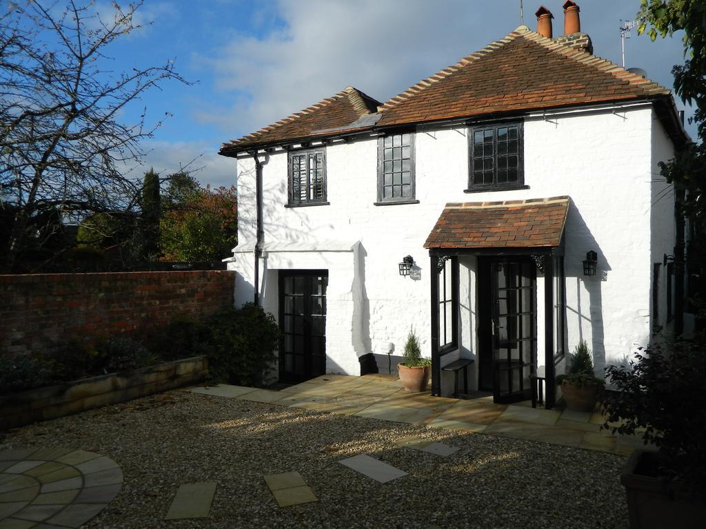 Henry VIII Cottage In The Heart Of Henley Экстерьер фото